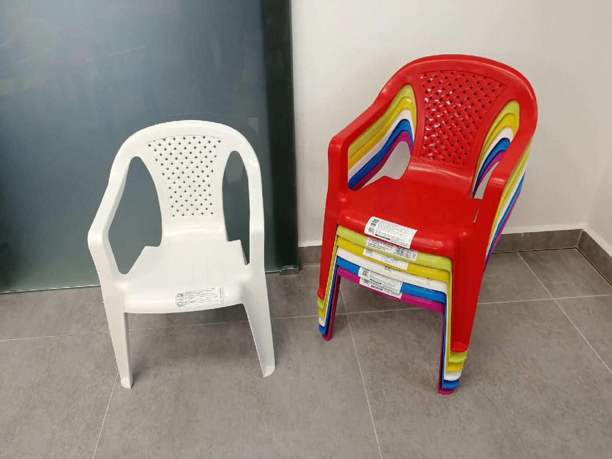 Dětská židle plastová bílá